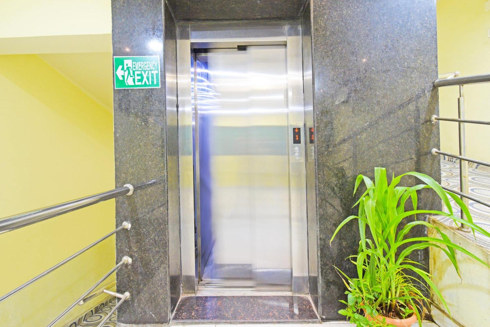 Super Townhouse Mancherial Mancherāl エクステリア 写真