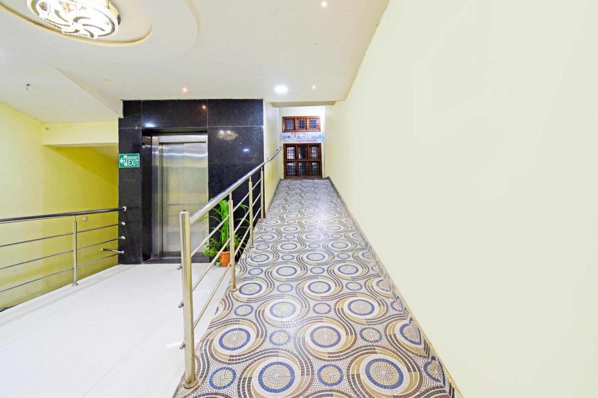 Super Townhouse Mancherial Mancherāl エクステリア 写真