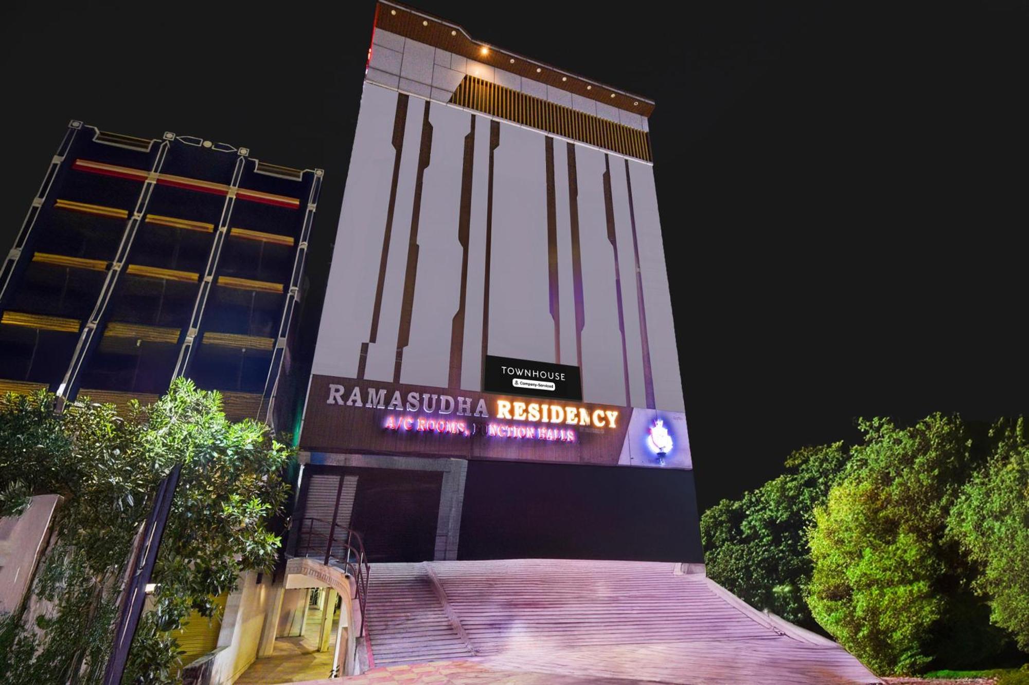Super Townhouse Mancherial Mancherāl エクステリア 写真